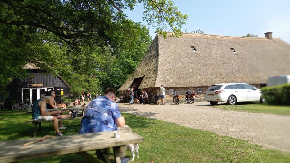 Heerlijk huisje in het Vechtdal tussen de bossen en de Vecht.. Ommen Buitenkant foto